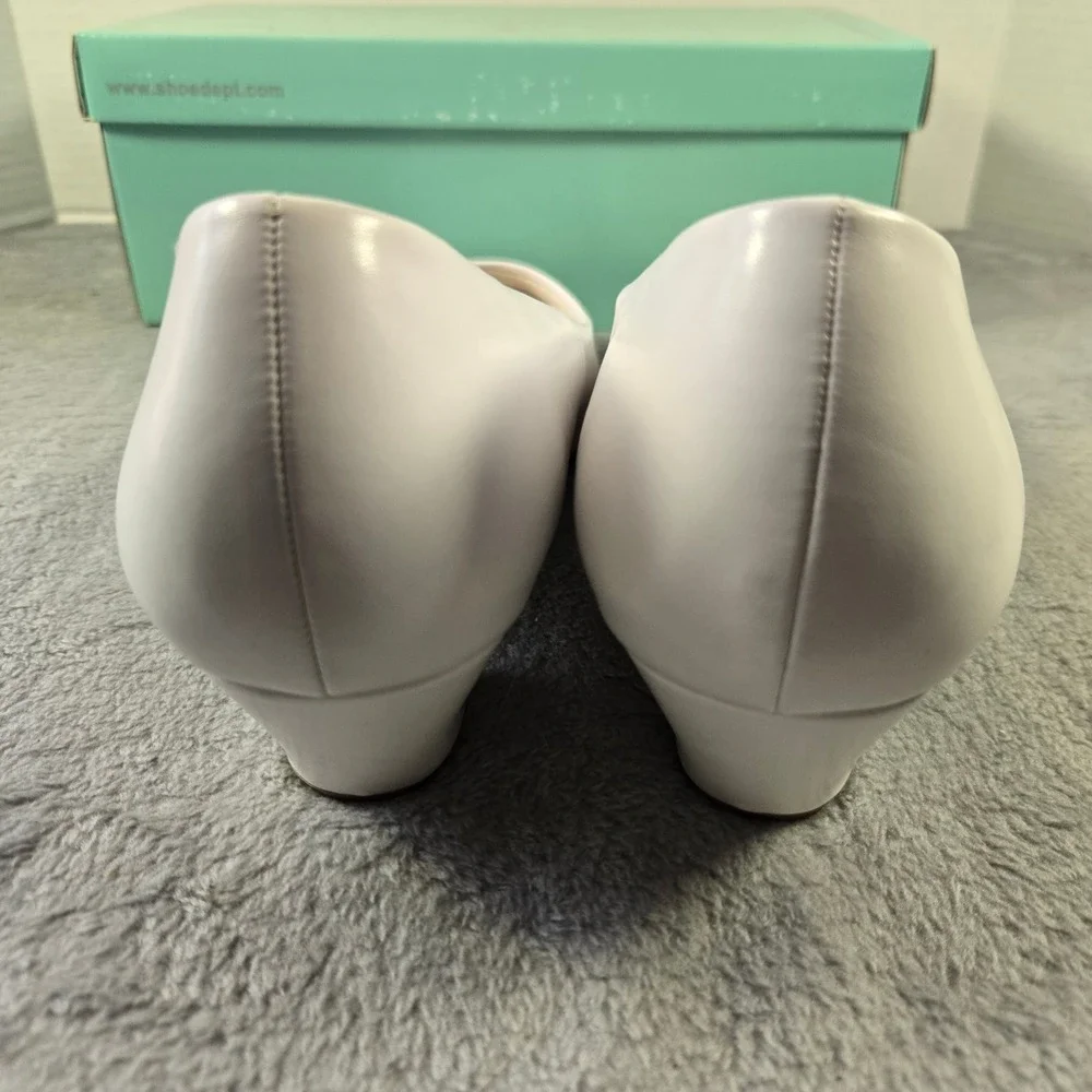 Marbella Cosmos Womens White Low Heel Pumps Pleated Toe Shoes Size 9.5 M
